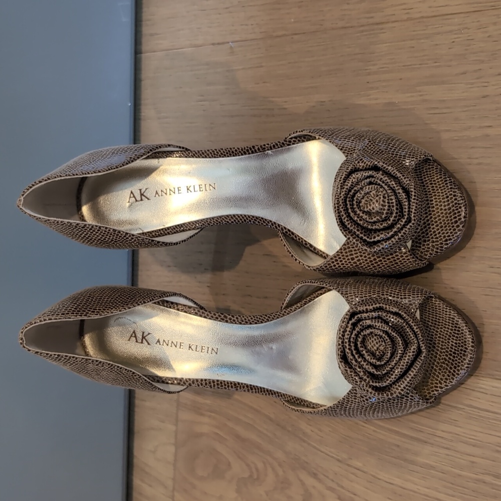Anne Klein Tan Peep-Toe Heels